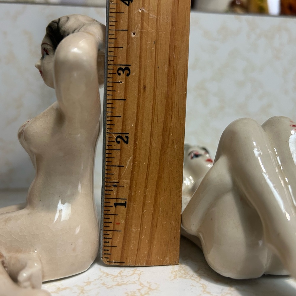 Vintage Ceramic Nude ladies salt and pepper shaker set - Picture 9 of 12